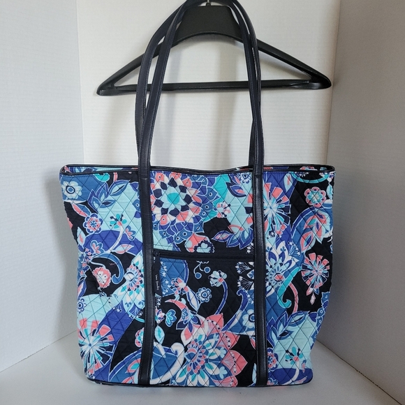 Vera Bradley Handbags - Vera Bradley Weekend Bag, Work Tote, Trimmed Vera Lotus Flower Swirl Pattern EUC